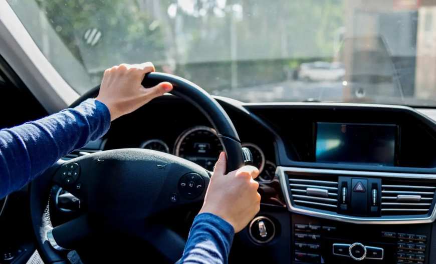 ¿Sabes cuál es la postura correcta para conducir tu auto con seguridad en Perú?